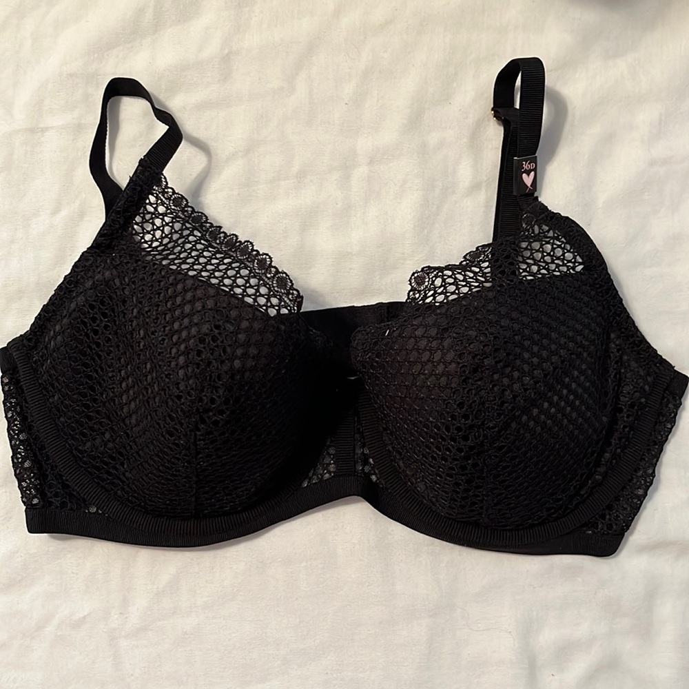 Beautiful NEW VS plunge bra in black 36D